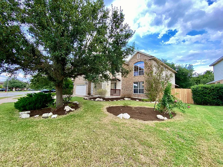 2314 Zoa Dr — Photo 2