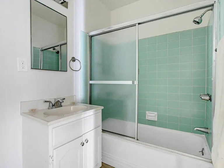 Sepulveda Manhattan Apartments — Photo 6