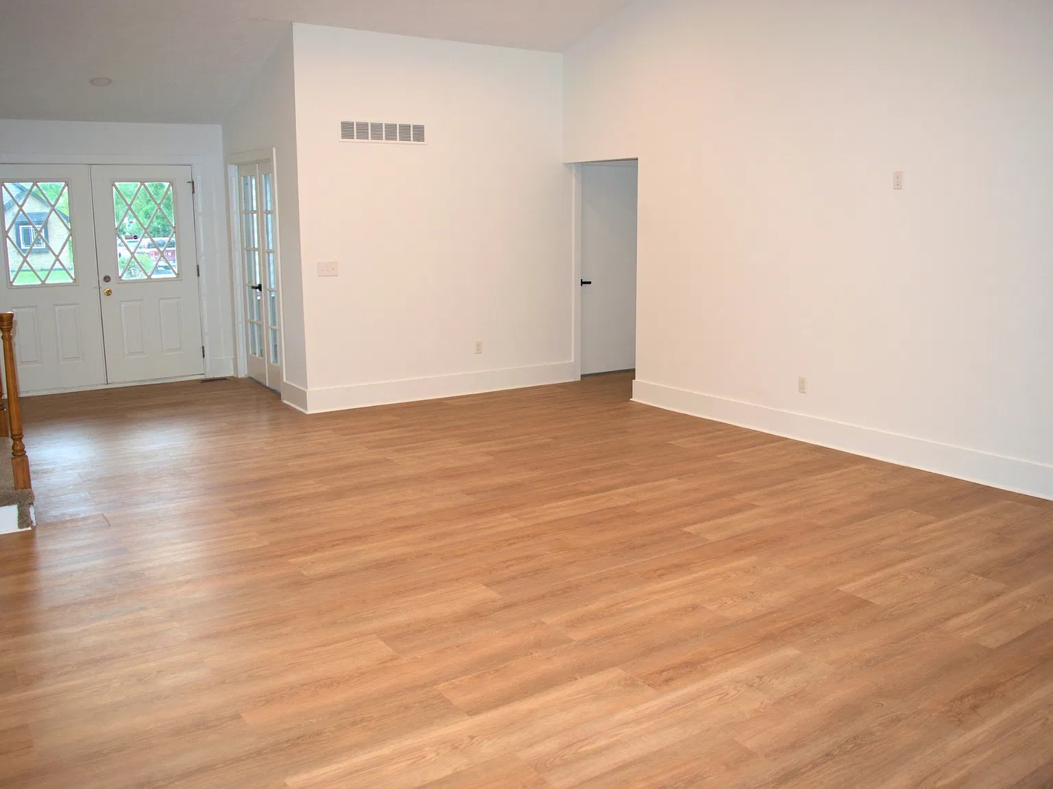 4 bed, 2.5 bath, 2550 sqft, $3,500 — Photo 3