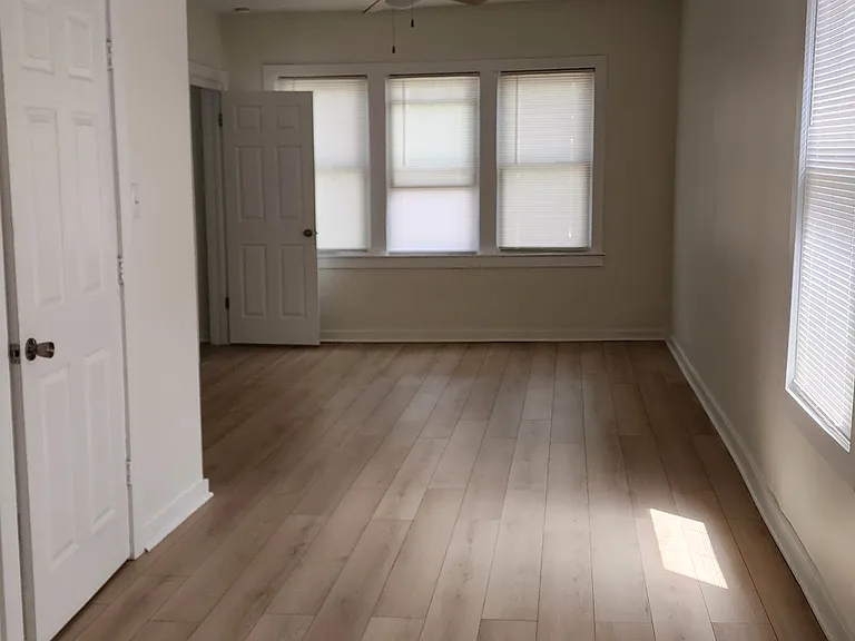 2525 W Lyndale St #2F — Photo 14