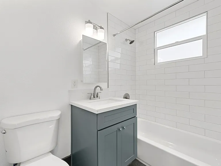 Newly Renovated Apartments In Prime Alamitos Beach — Photo 5