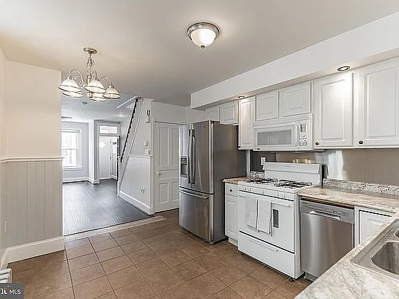 3170 Almond St — Photo 4