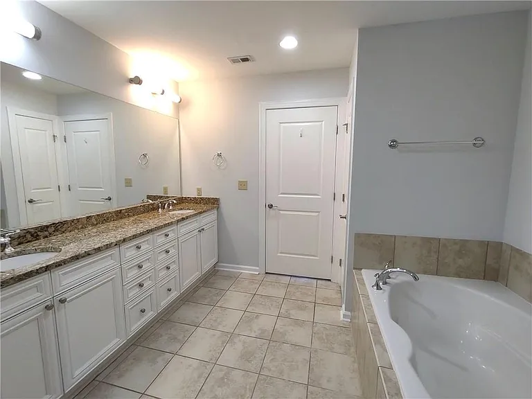 2950 Mount Wilkinson Pkwy SE #402 — Photo 59