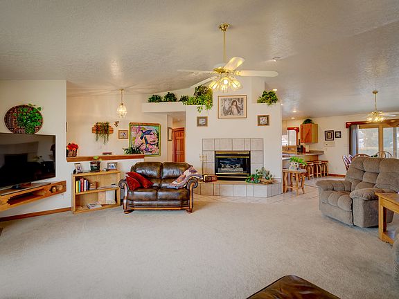 5th image of 1175 Manzanito Dr