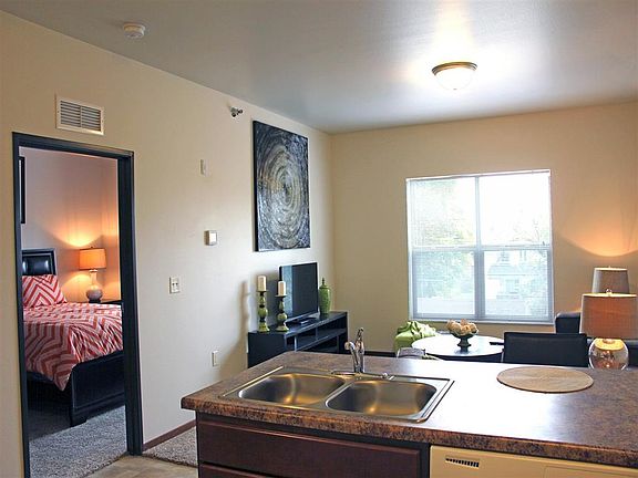 5th image of 822 N Minnesota Ave #107