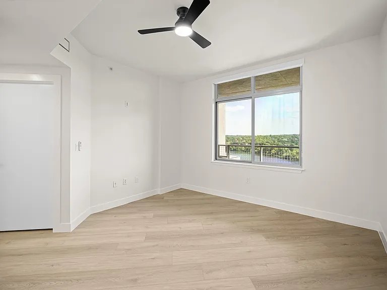54 Rainey St #1201 — Photo 17
