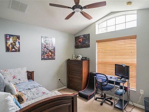 4th image of 111 Thornbury Ln