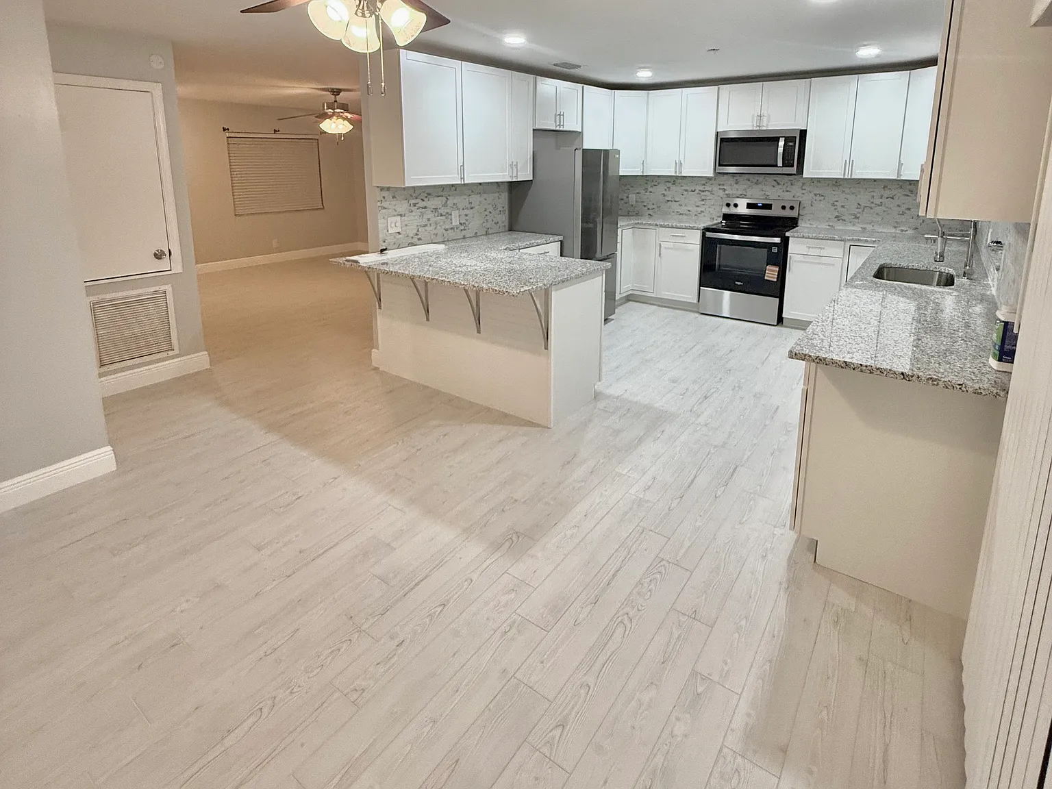 2 bed, 1857 sqft, $1,800 — Photo 2
