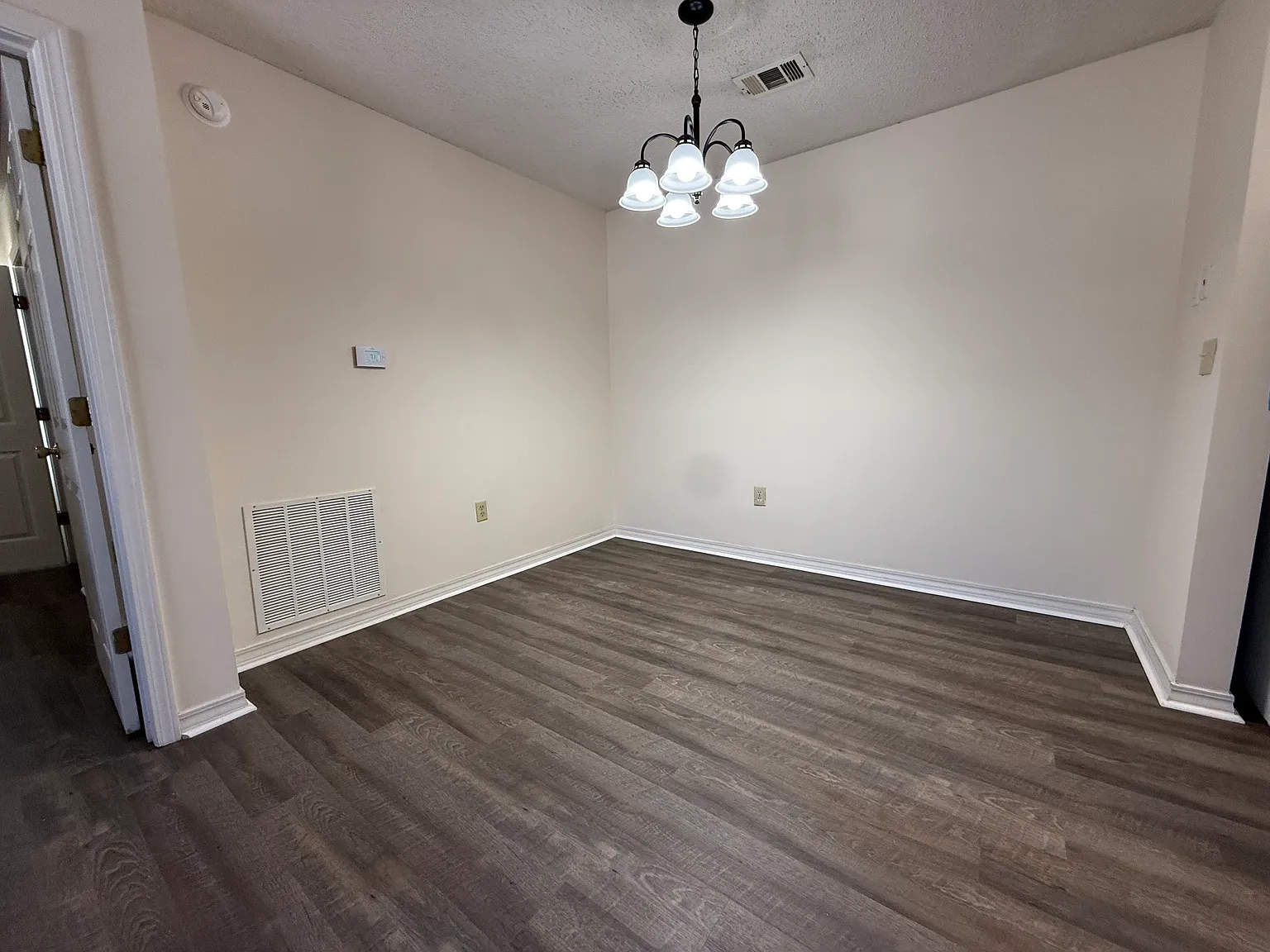 2 bed, 900 sqft, $900 — Photo 4