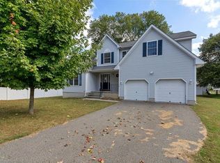 19 Utopian Pl, Walden, NY 12586