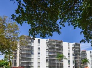 3301 N Country Club Dr APT 306, Aventura, FL 33180