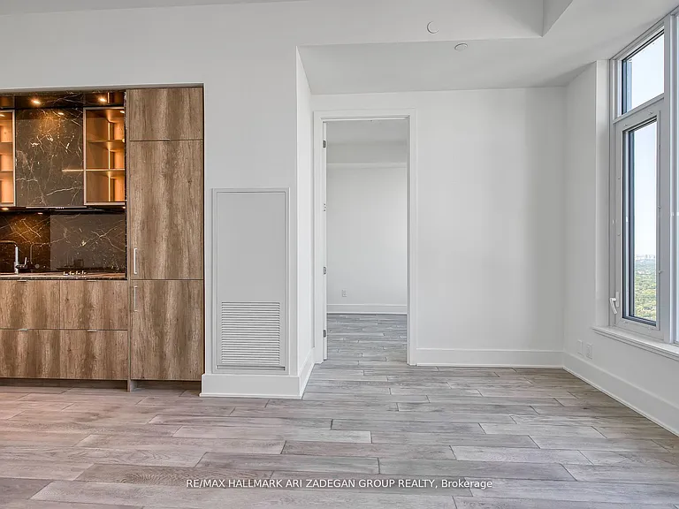 11 Yorkville Ave #5806 — Photo 12