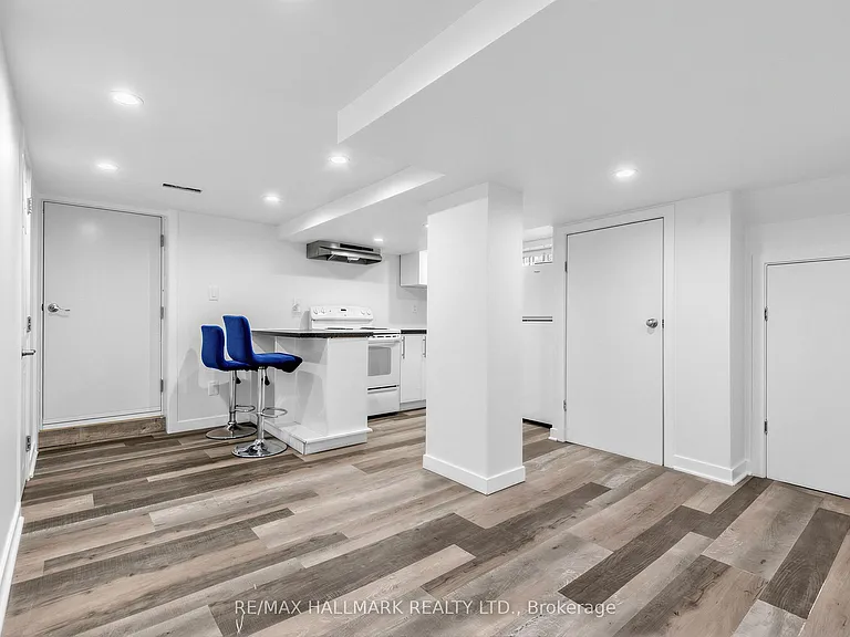 10 Hartley Ave #BASEMENT — Photo 13