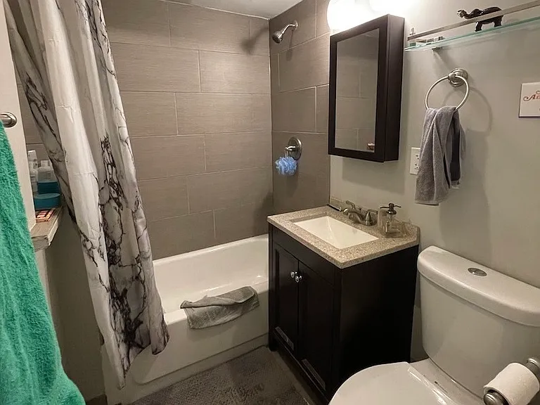 2502 N Rockwell St #G — Photo 14