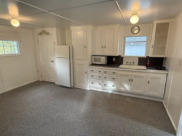 360 McLaren Ln — Photo 6