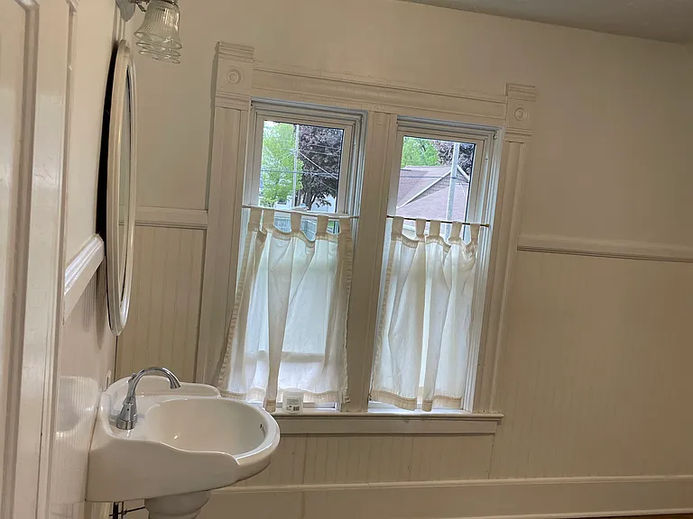 1120 W Harris St — Photo 21