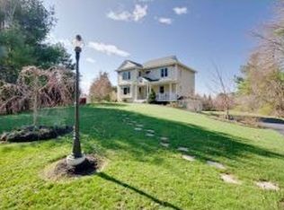 7 Roby Jewell Ln, Stratham, NH 03885