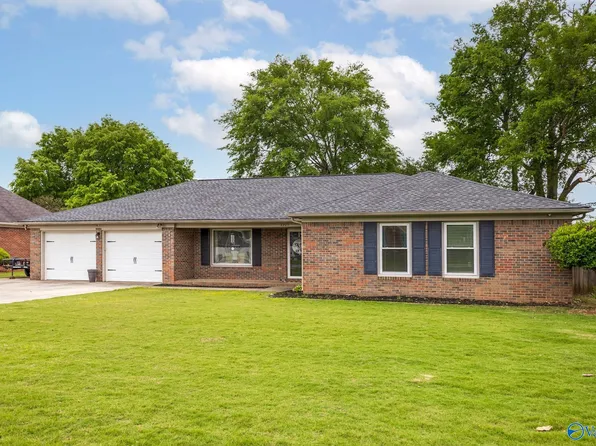2205 Victoria Dr SW, Decatur, AL 35603