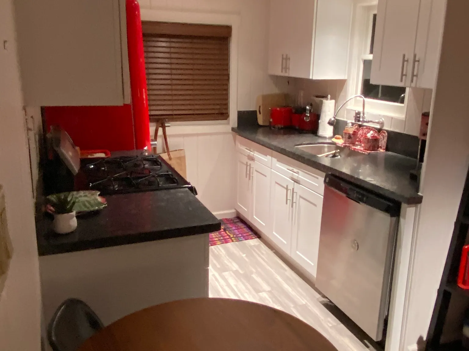 2590 Hillcrest Ave — Photo 4