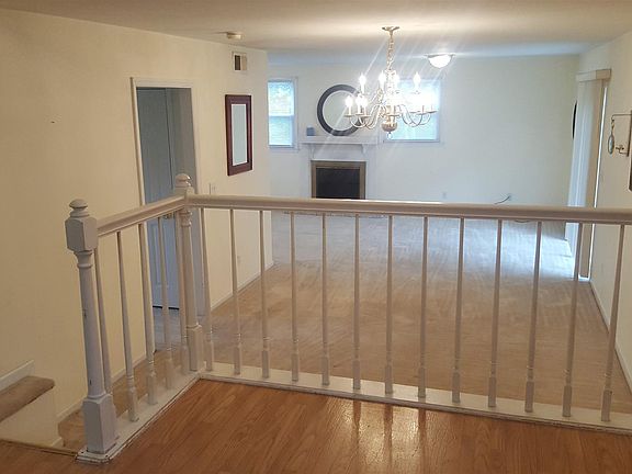 4th image of 8066 Esterbrook Dr