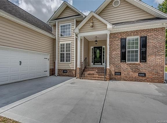 3rd image of 1218 Laurel Woods Dr