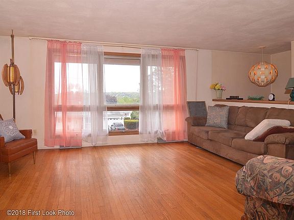 3rd image of 8 Gesmondi Dr