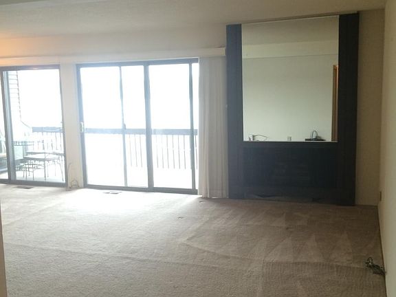 2nd image of 820 Cliffs Dr APT 205