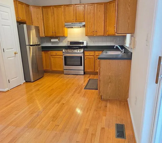 12723 Sullivan Ct — Photo 7