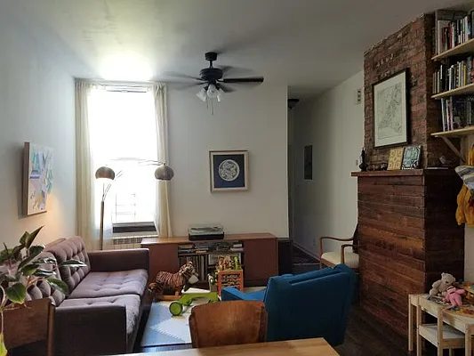 Rented by MCR Realty | media 10