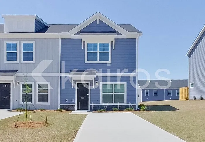 2431 Banyon Cir — Photo 1