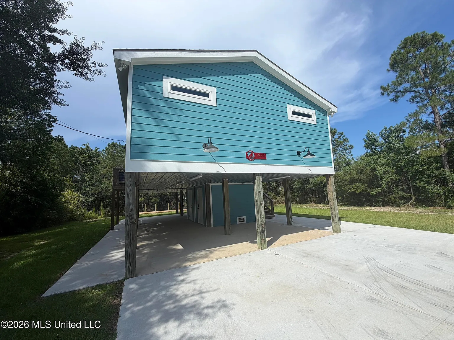 2 bed, 2.0 bath, 900 sqft, $2,500 — Photo 2