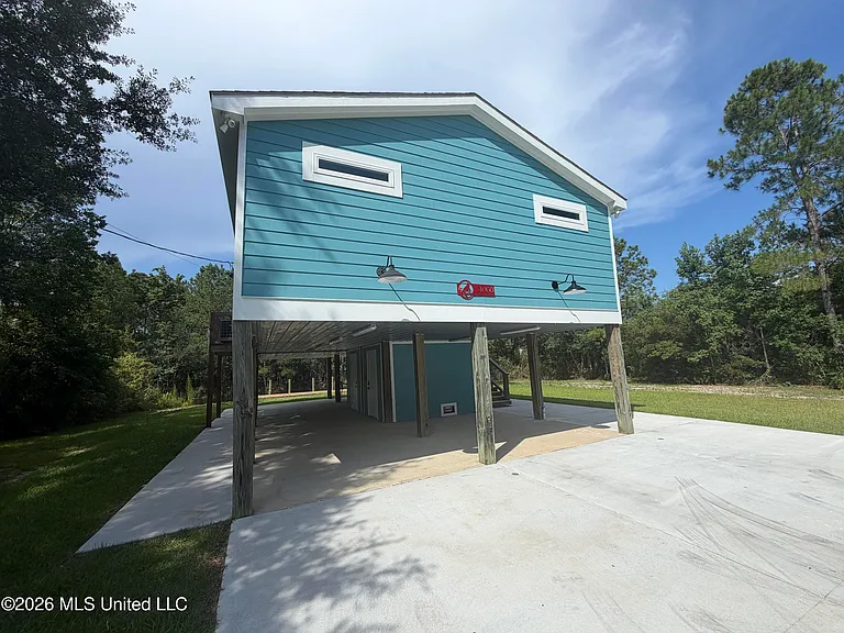 4060 Cardinal St — Photo 2