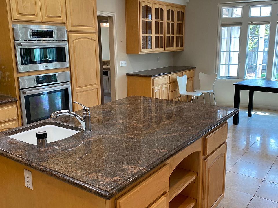 1st image of 546 Dawn Dr