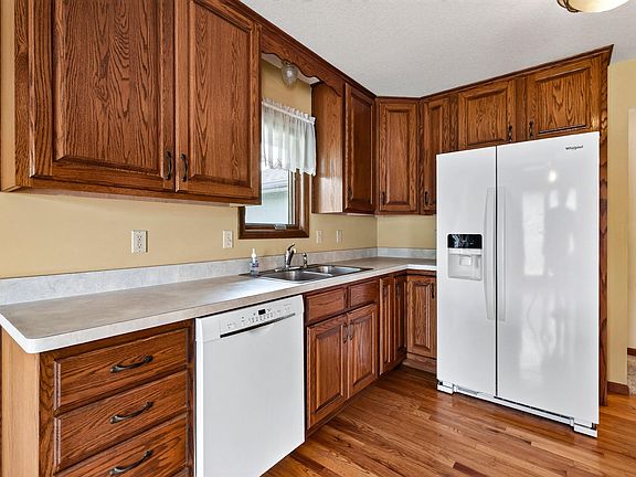 3rd image of 3945 SW 40th St