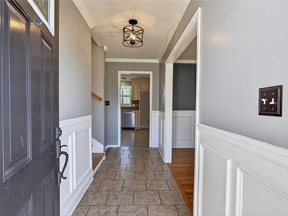 4th image of 3 Berkshire Ln NE