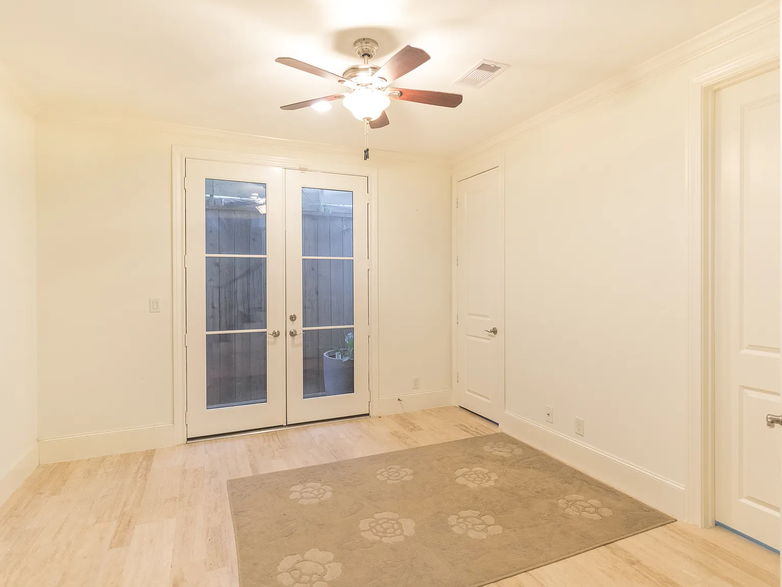 4 bed, 4.5 bath, 2742 sqft, $4,200 — Photo 3
