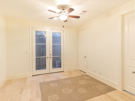 3rd image of 3906 Driscoll St