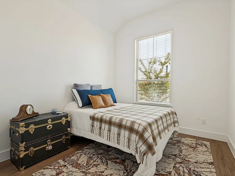 1624 Seminole Dr — Photo 9