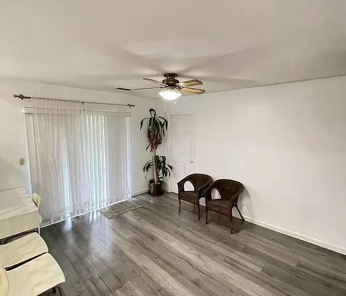 2900 Burton Ct — Photo 6