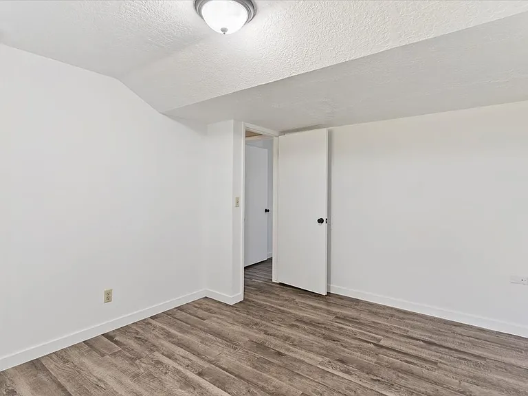 475 W 2400 S — Photo 15