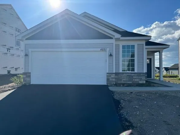 4851 Airlake Dr, Woodbury, MN 55129