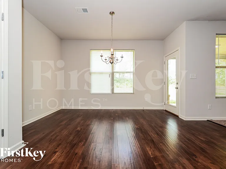 152 Daisy Cir — Photo 3