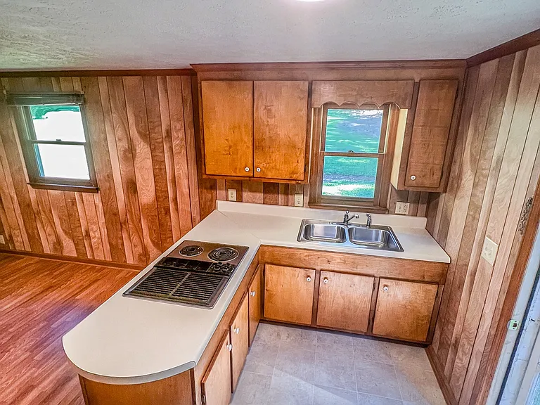 201 Chesterfield Pl — Photo 17