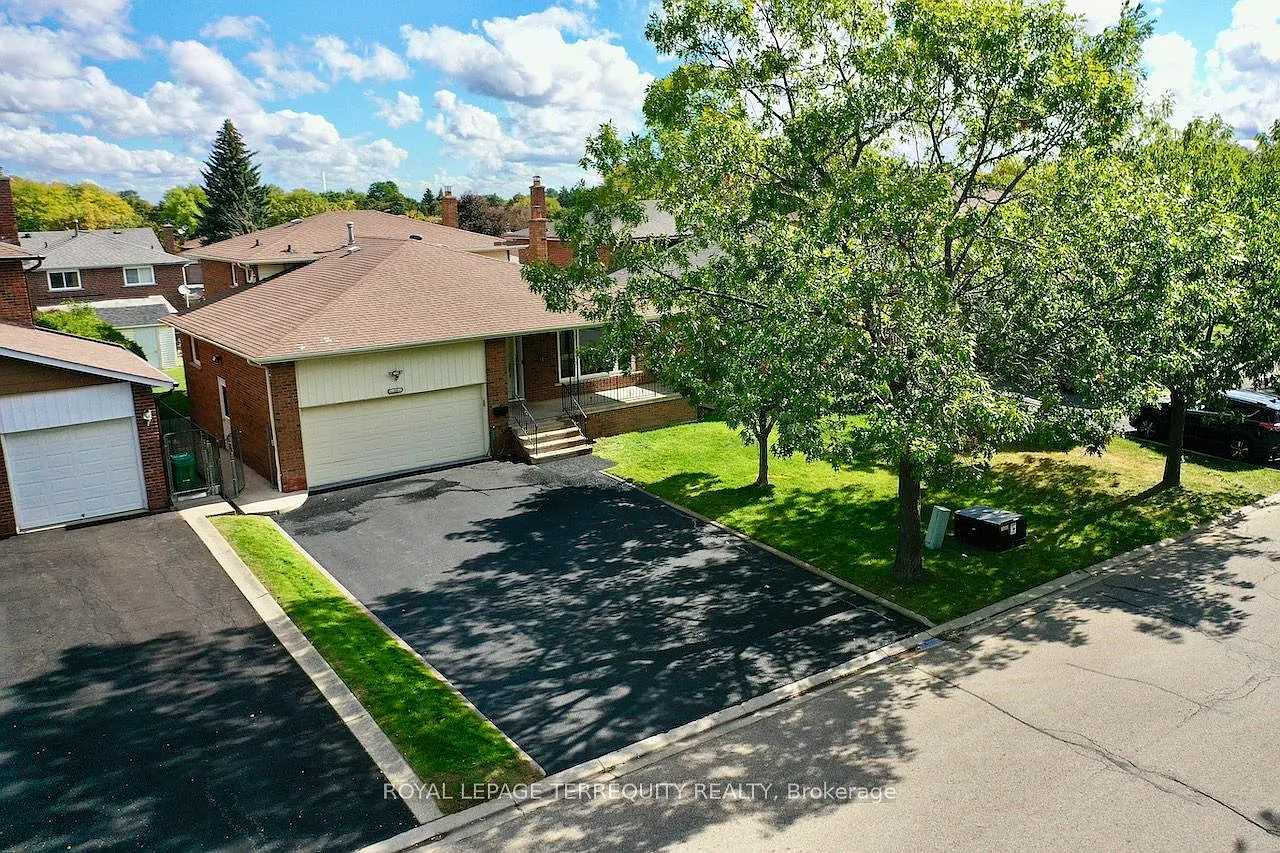 4 bed, $3,300 — Photo 2