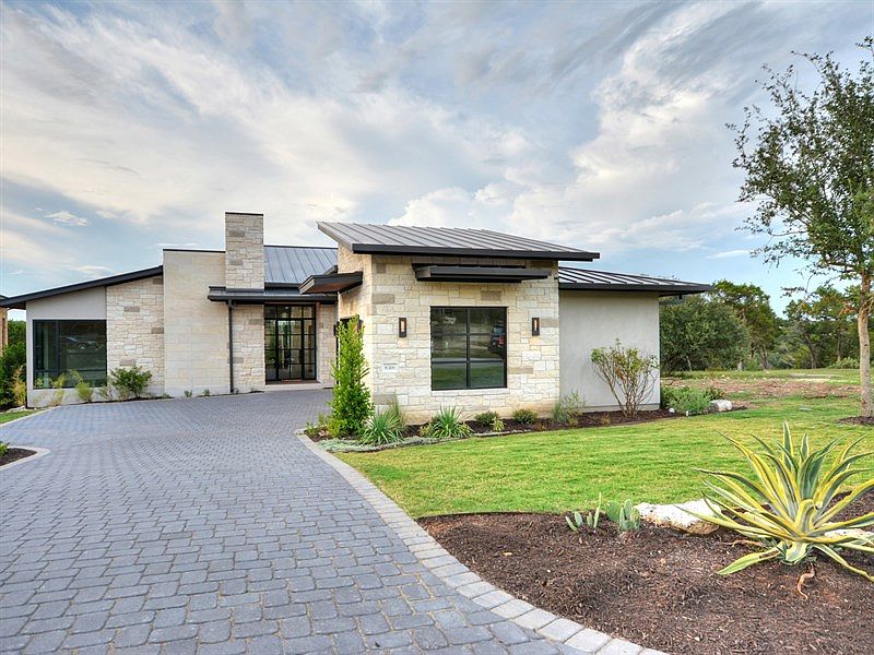 2nd image of 8316 Carranzo Dr
