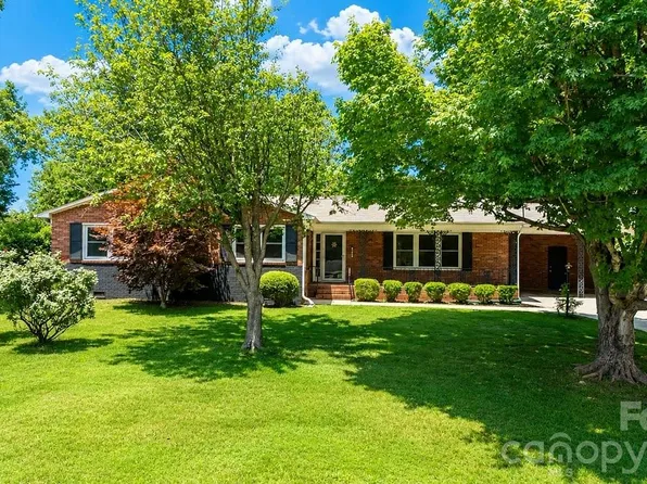 706 Hedrick Dr, Statesville, NC 28677