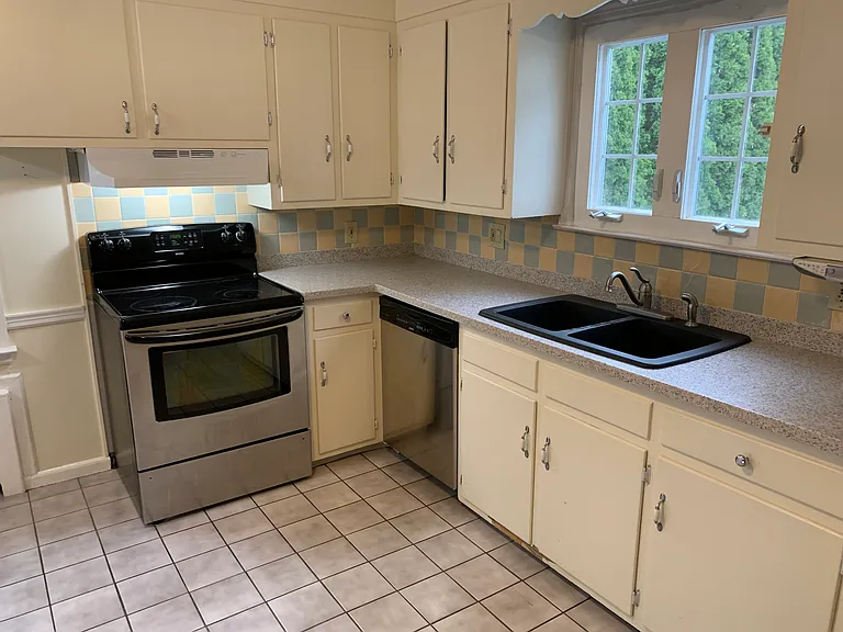 37 Spring Garden St — Photo 25