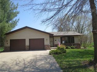 202 Candlestick Dr NE, Mount Vernon, IA 52314