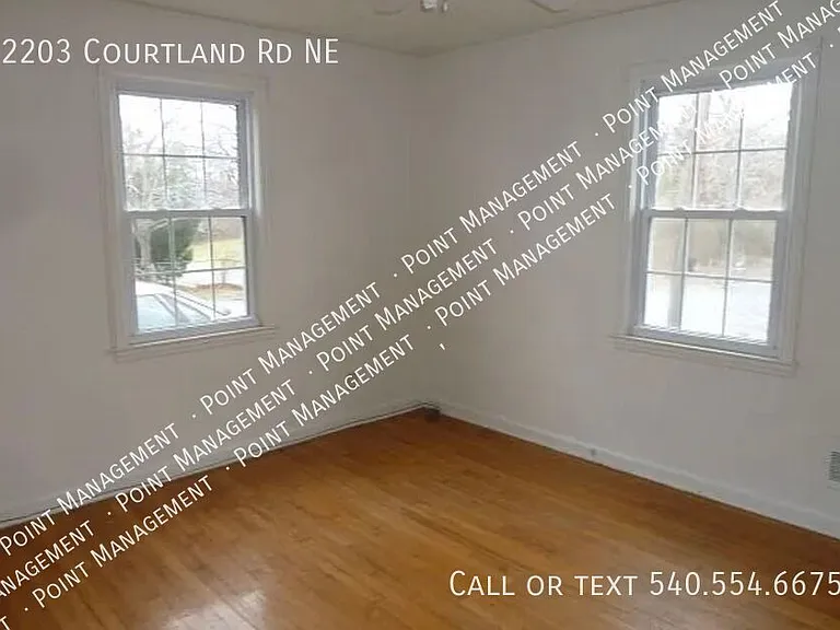 2203 Courtland Rd NE — Photo 2