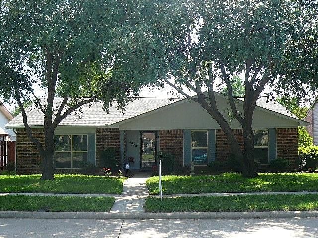 1st image of 2833 Stratford Ln